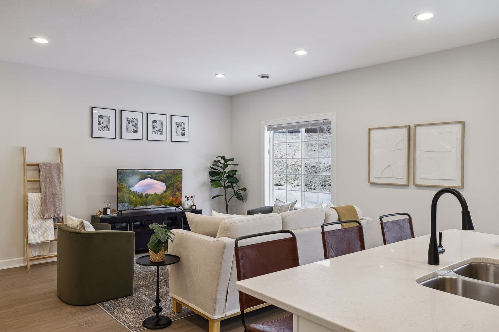 3 Bedroom Town Home 13 of 37