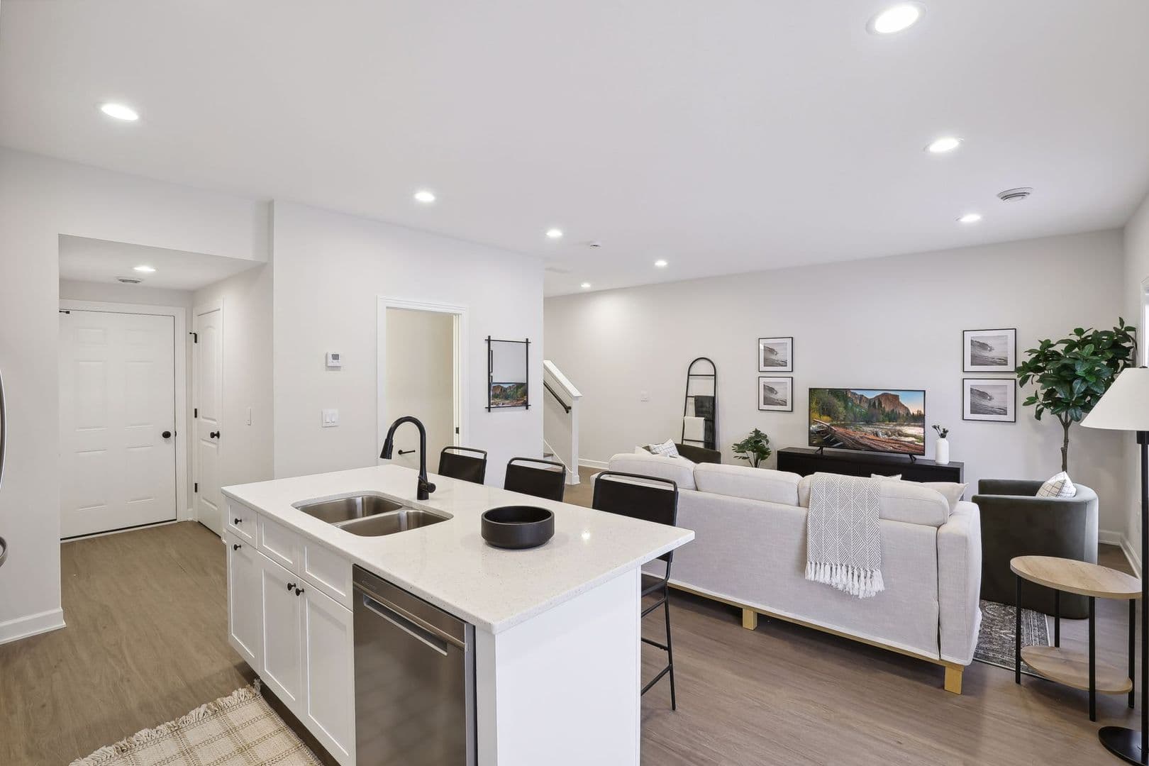 3 Bedroom Town Home 7 of 27