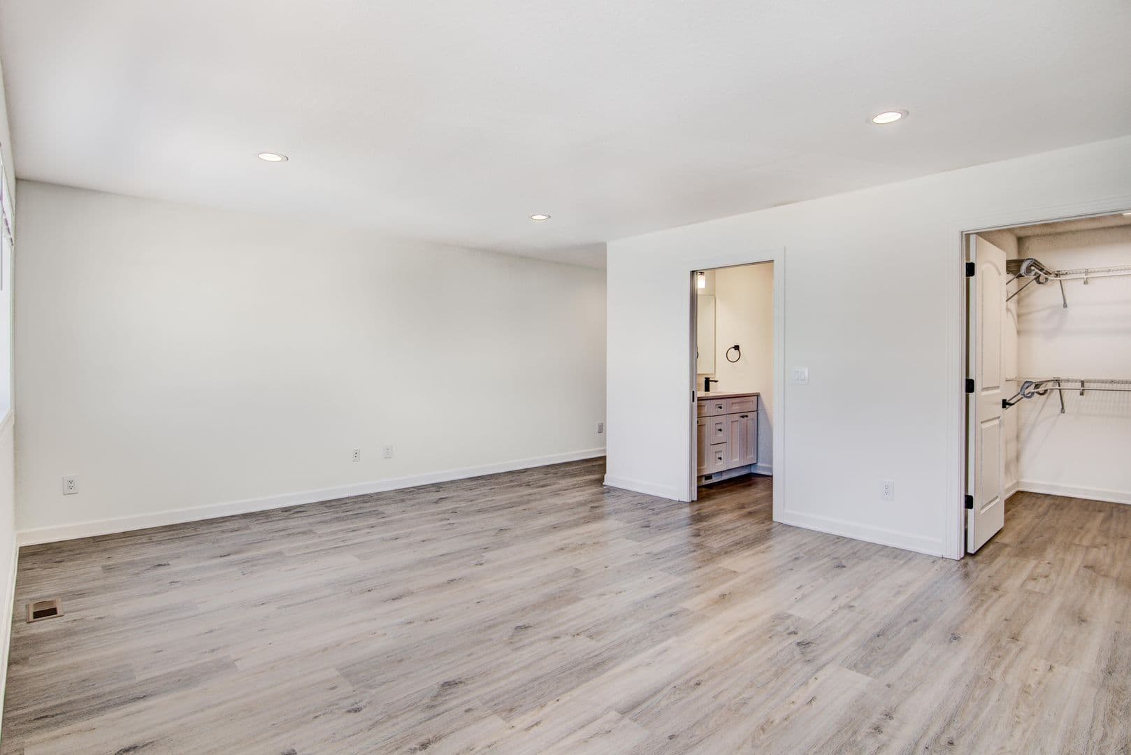 3 Bedroom Town Home 13 of 27