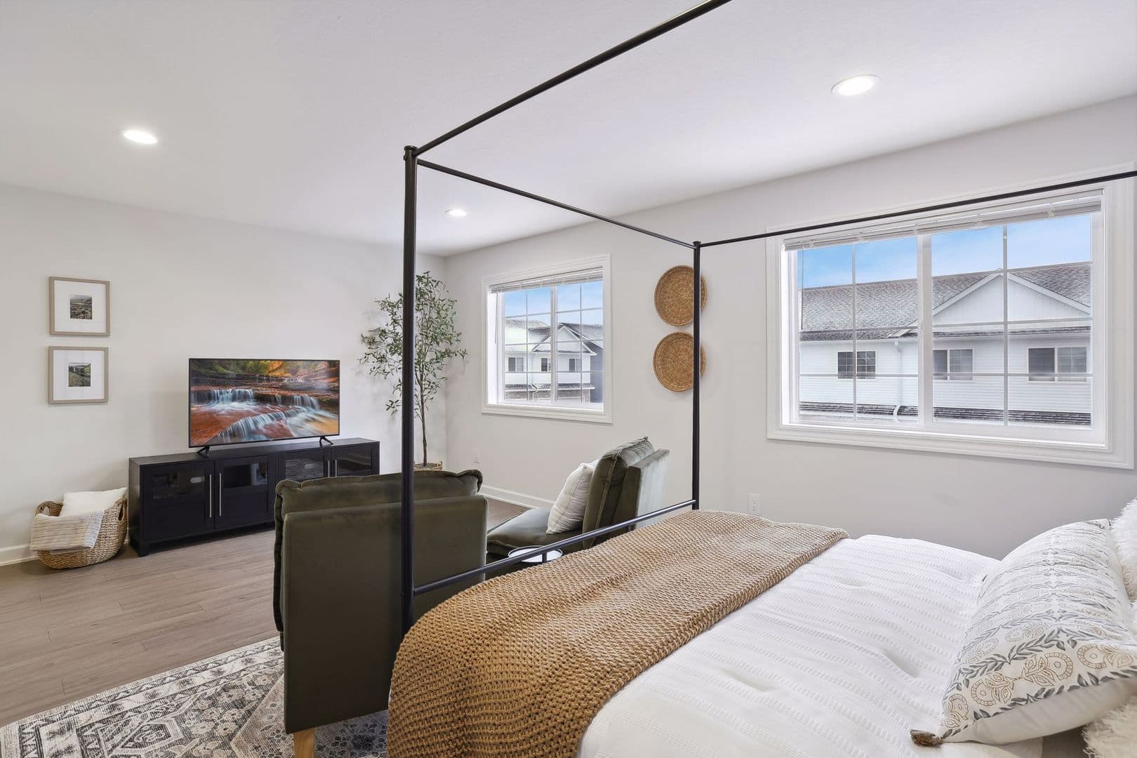 3 Bedroom Town Home 14 of 27