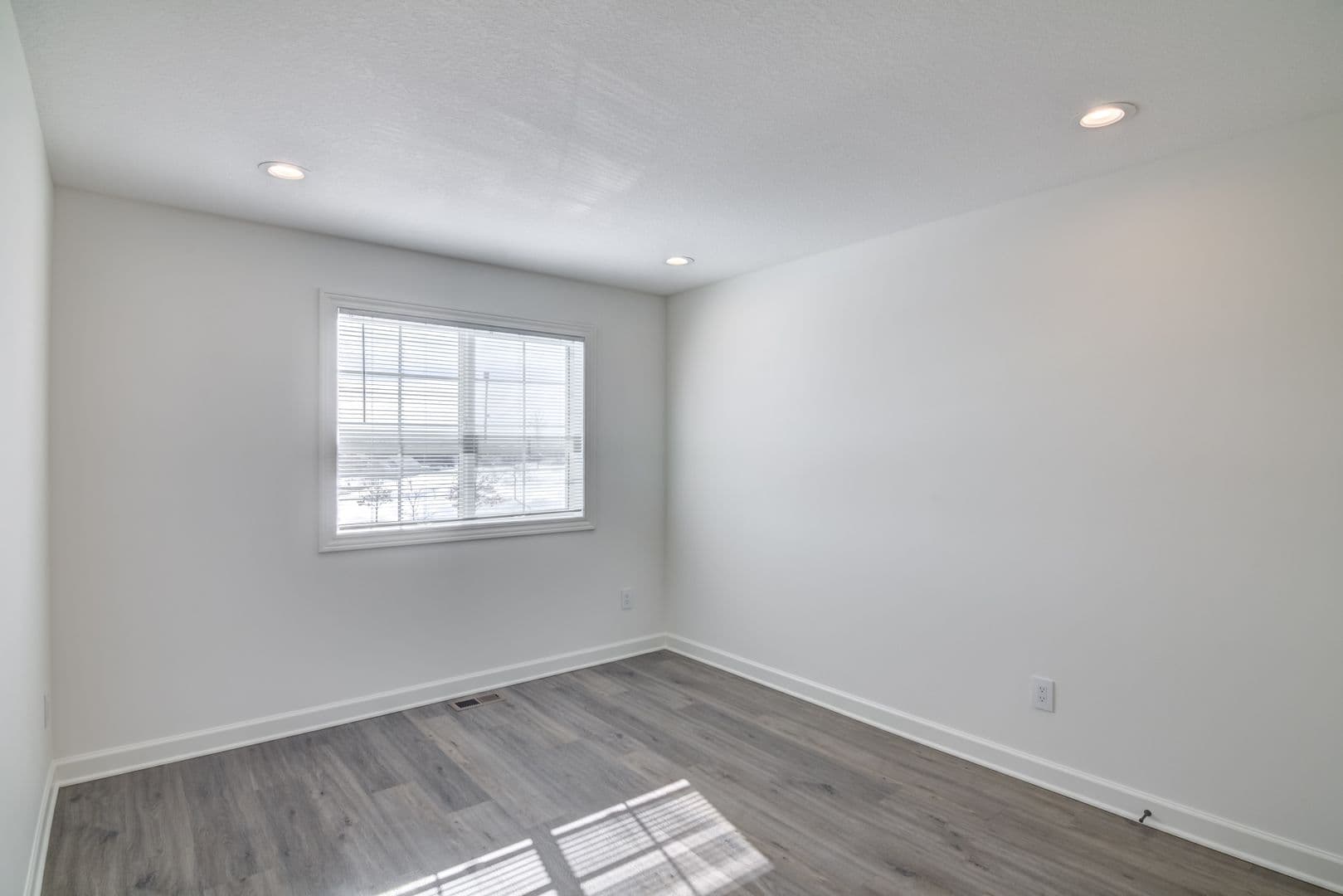 3 Bedroom Town Home 22 of 32