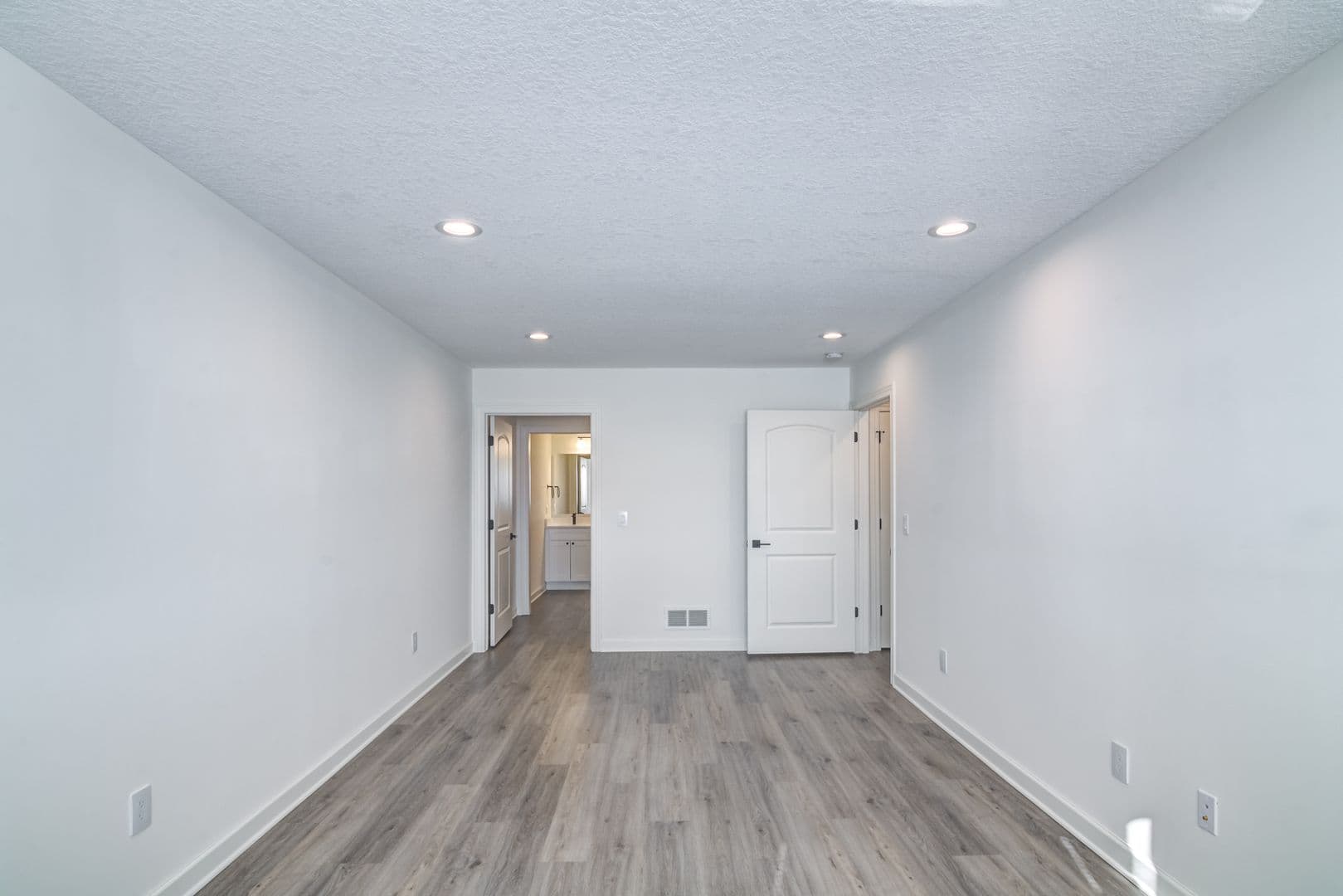 3 Bedroom Town Home 12 of 32