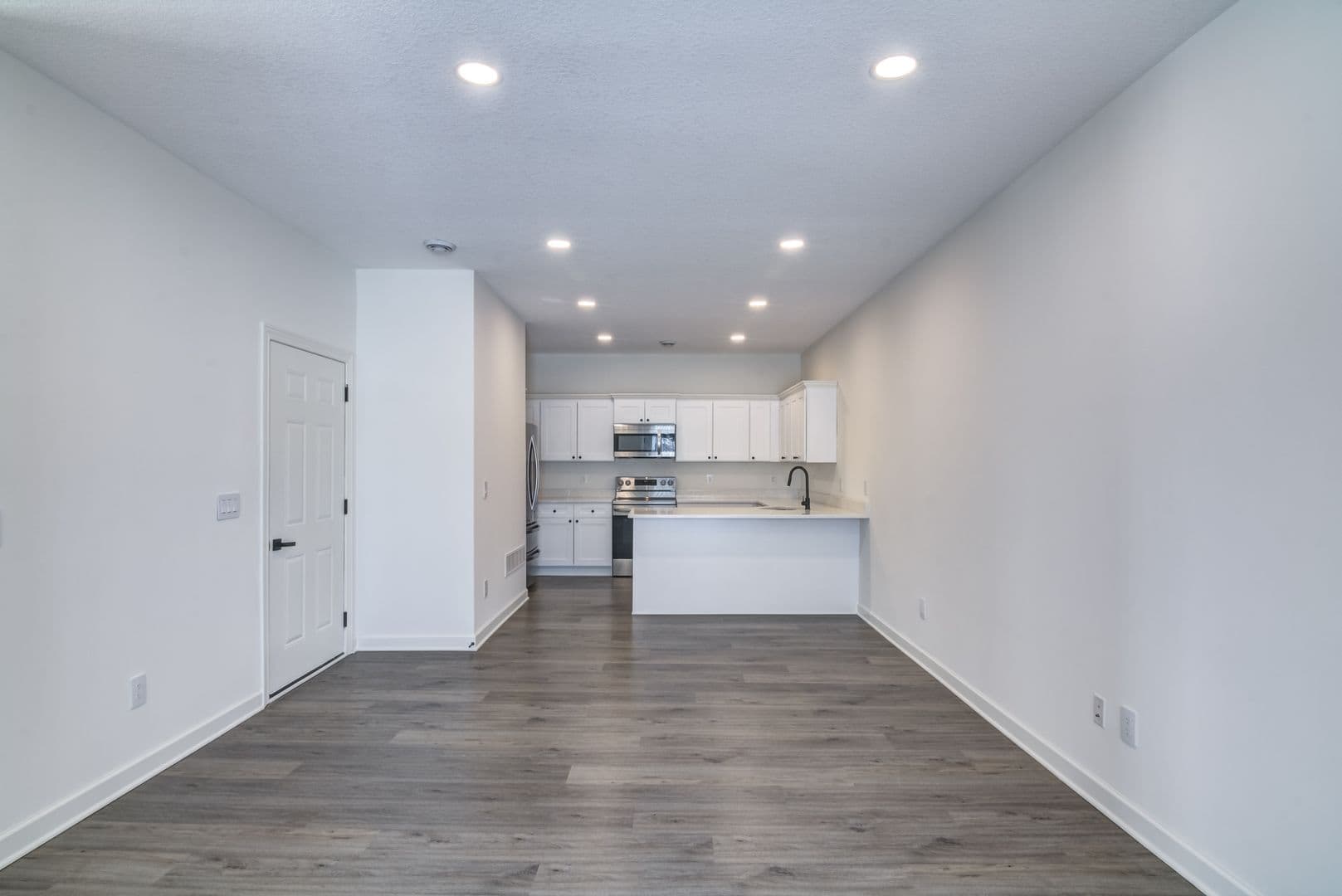 3 Bedroom Town Home 2 of 32