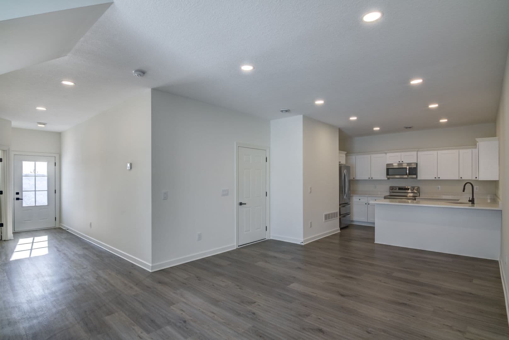 3 Bedroom Town Home 3 of 32