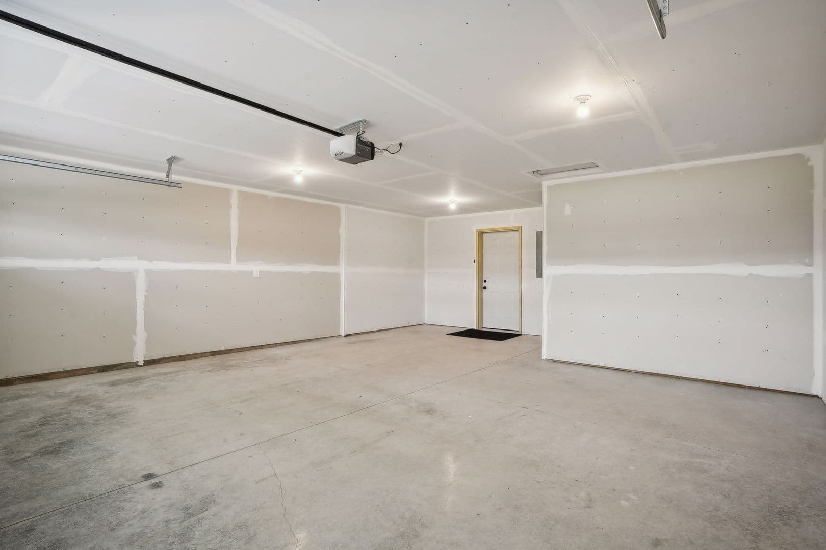 3 Bedroom Twin Home With Extras 33 of 36