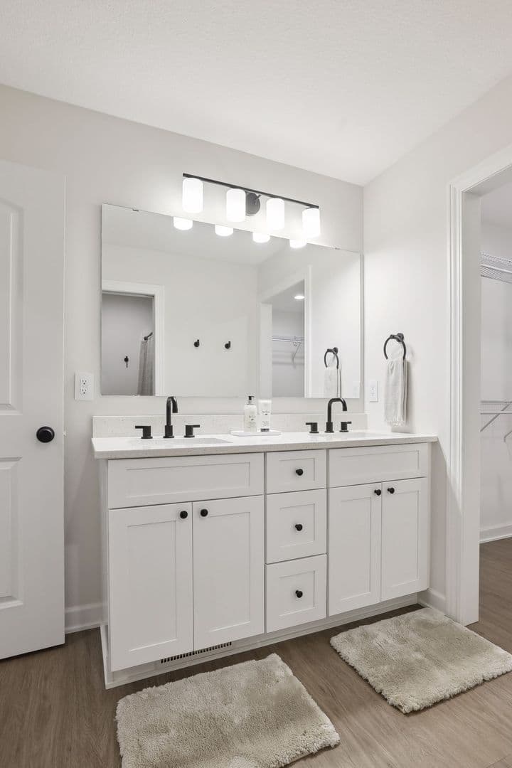 3 Bedroom Town Home 17 of 27
