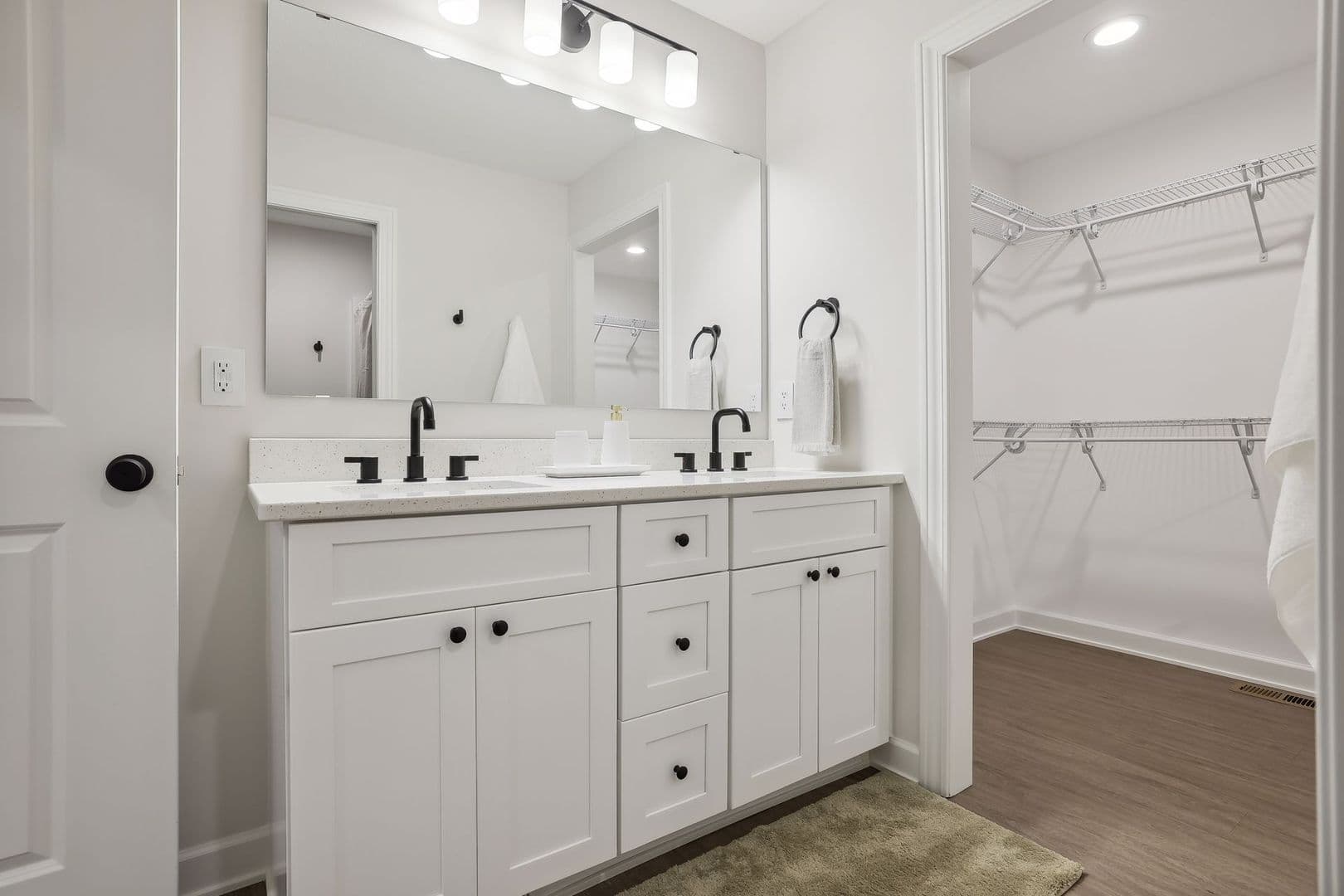 3 Bedroom Town Home 24 of 37