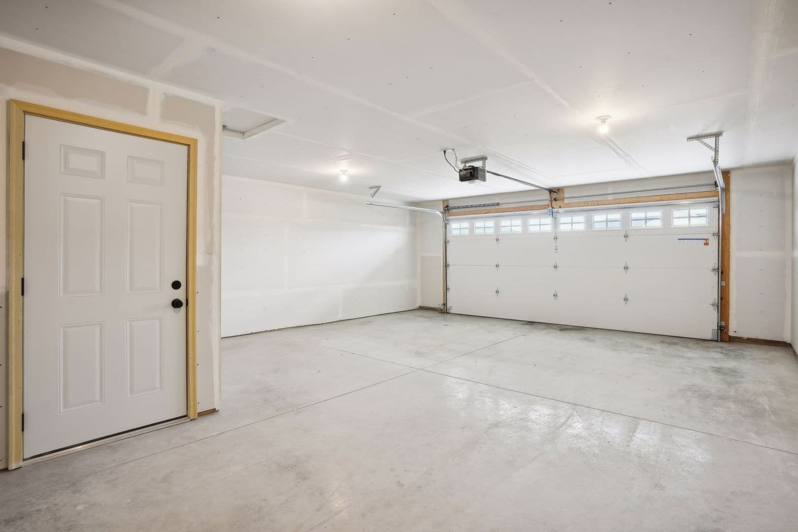 3 Bedroom Twin Home With Extras 32 of 36