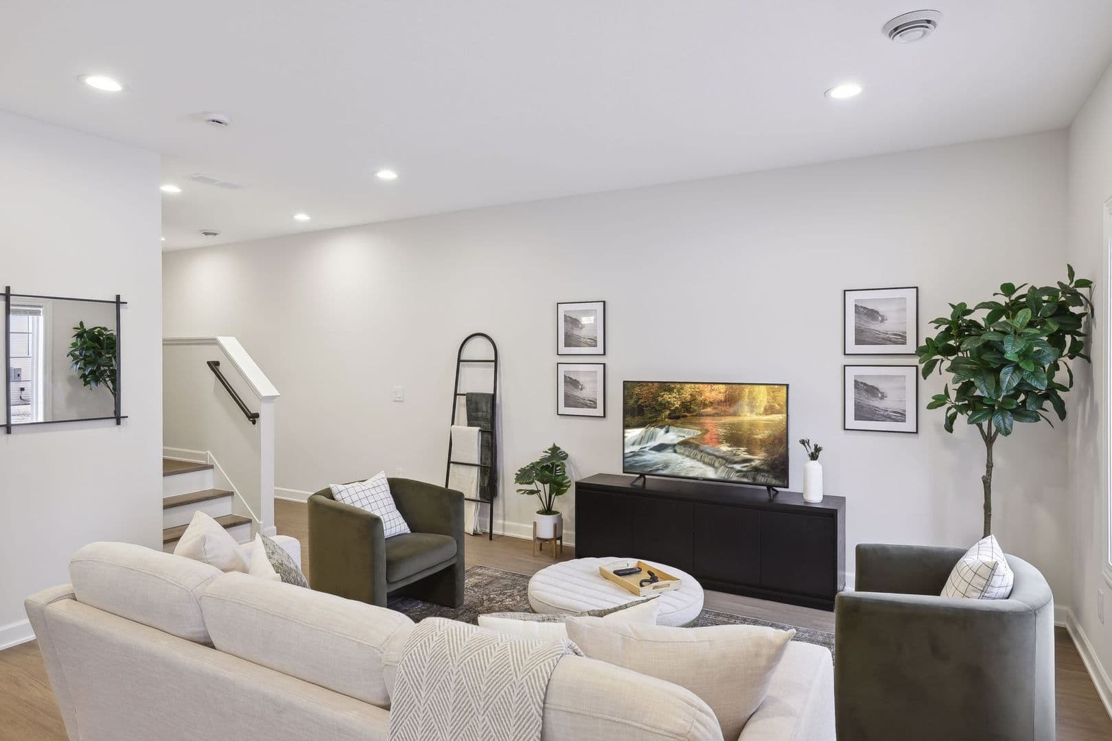 3 Bedroom Town Home 5 of 27
