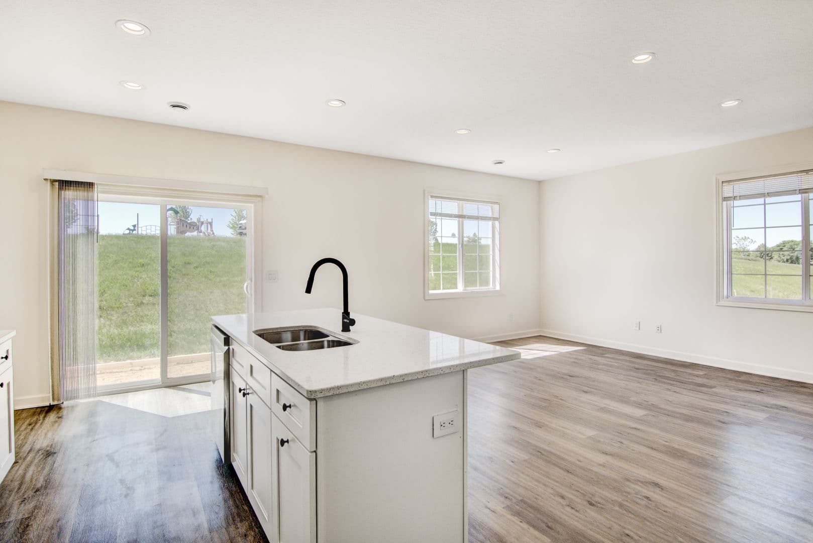 3 Bedroom Town Home 25 of 27