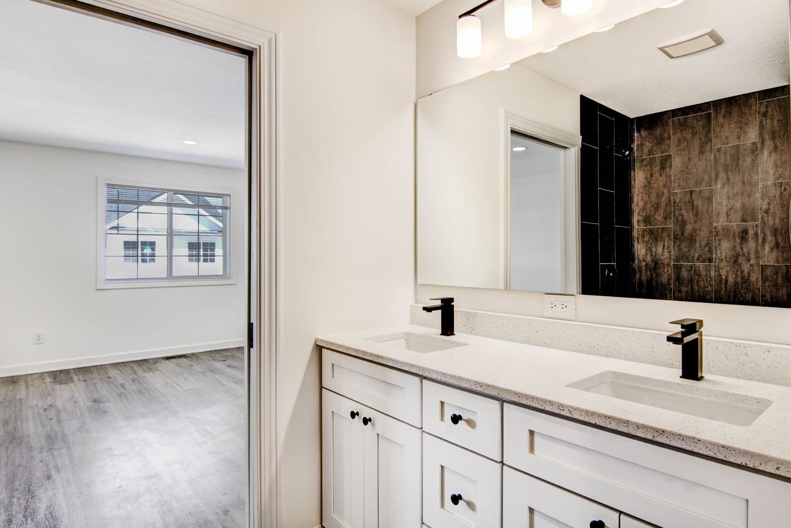3 Bedroom Town Home 17 of 27