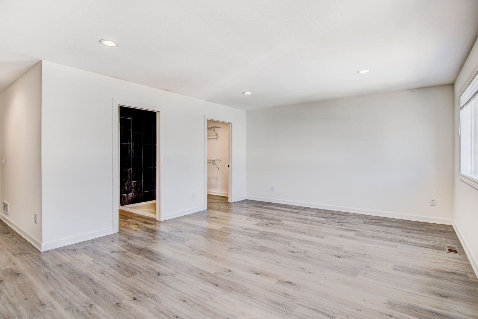3 Bedroom Town Home 26 of 27