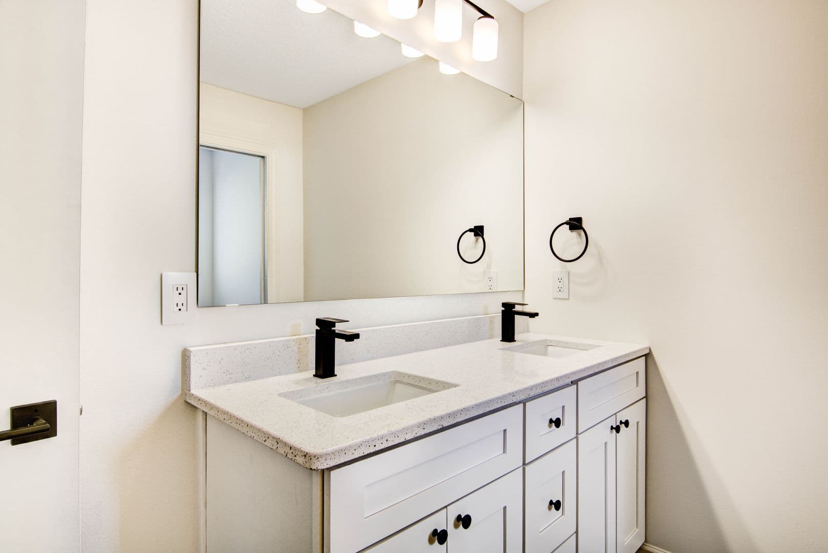 3 Bedroom Town Home 23 of 27