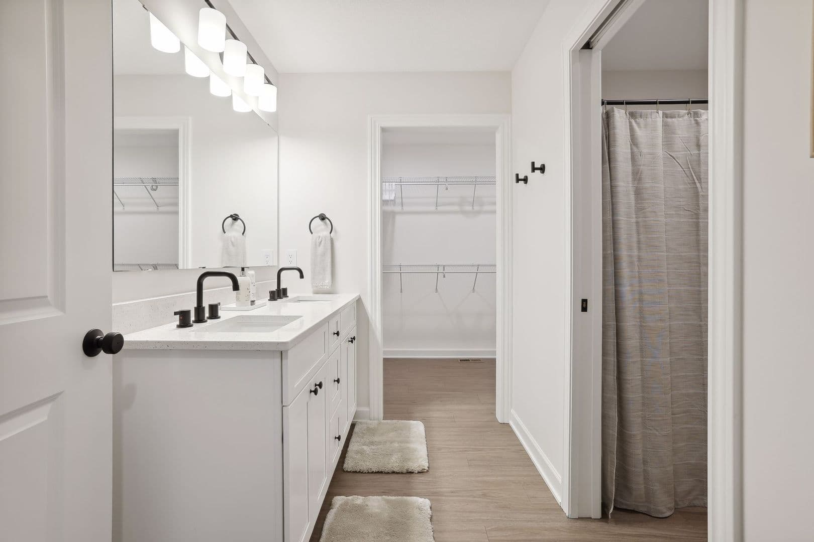 3 Bedroom Town Home 15 of 27