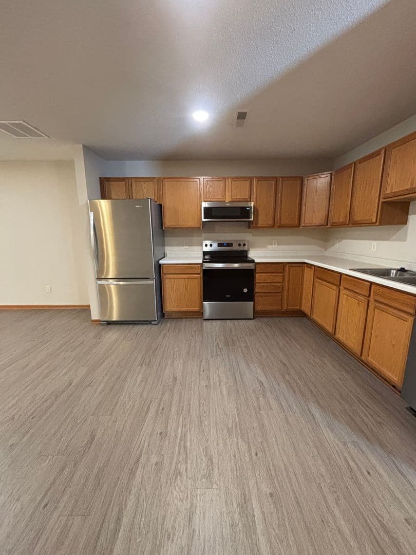 Great Single Level 2 Bedroom Townhome 2 of 14