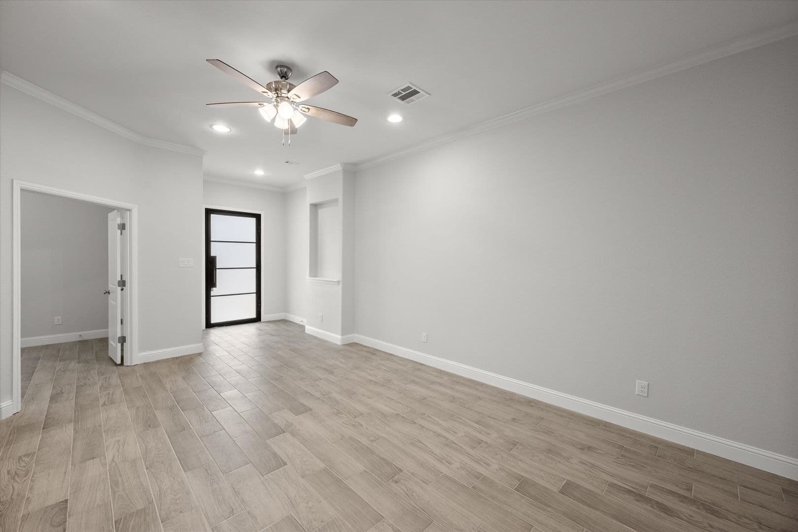 2333 Spring Park Blvd, Arlington, TX 76016 5 of 37
