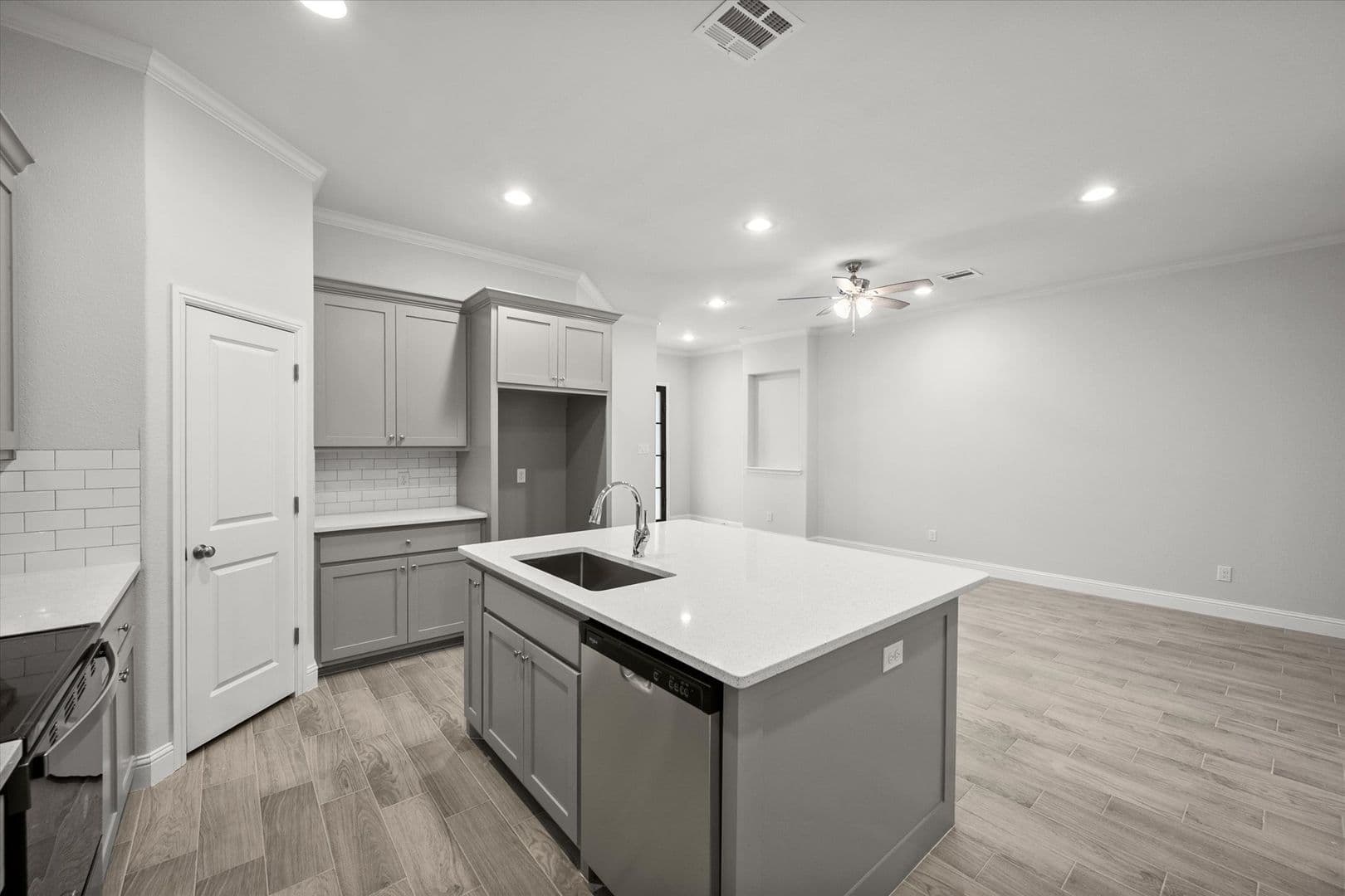 2333 Spring Park Blvd, Arlington, TX 76016 18 of 37