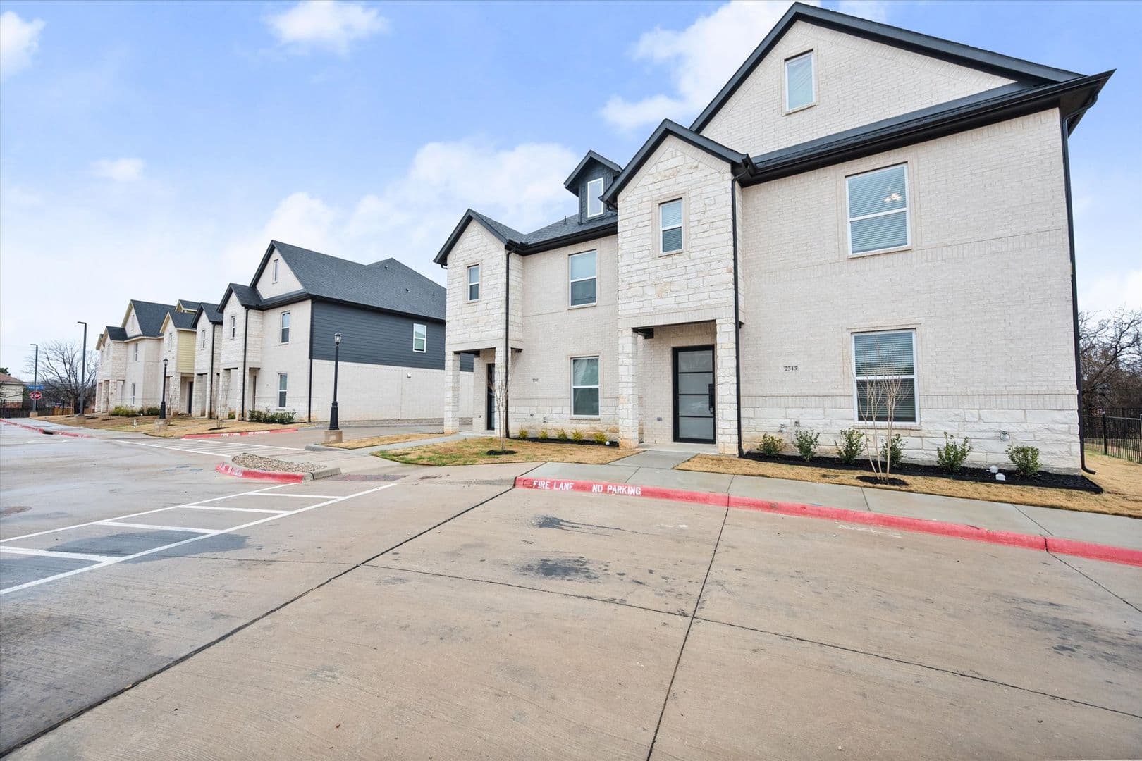 2333 Spring Park Blvd, Arlington, TX 76016 3 of 37