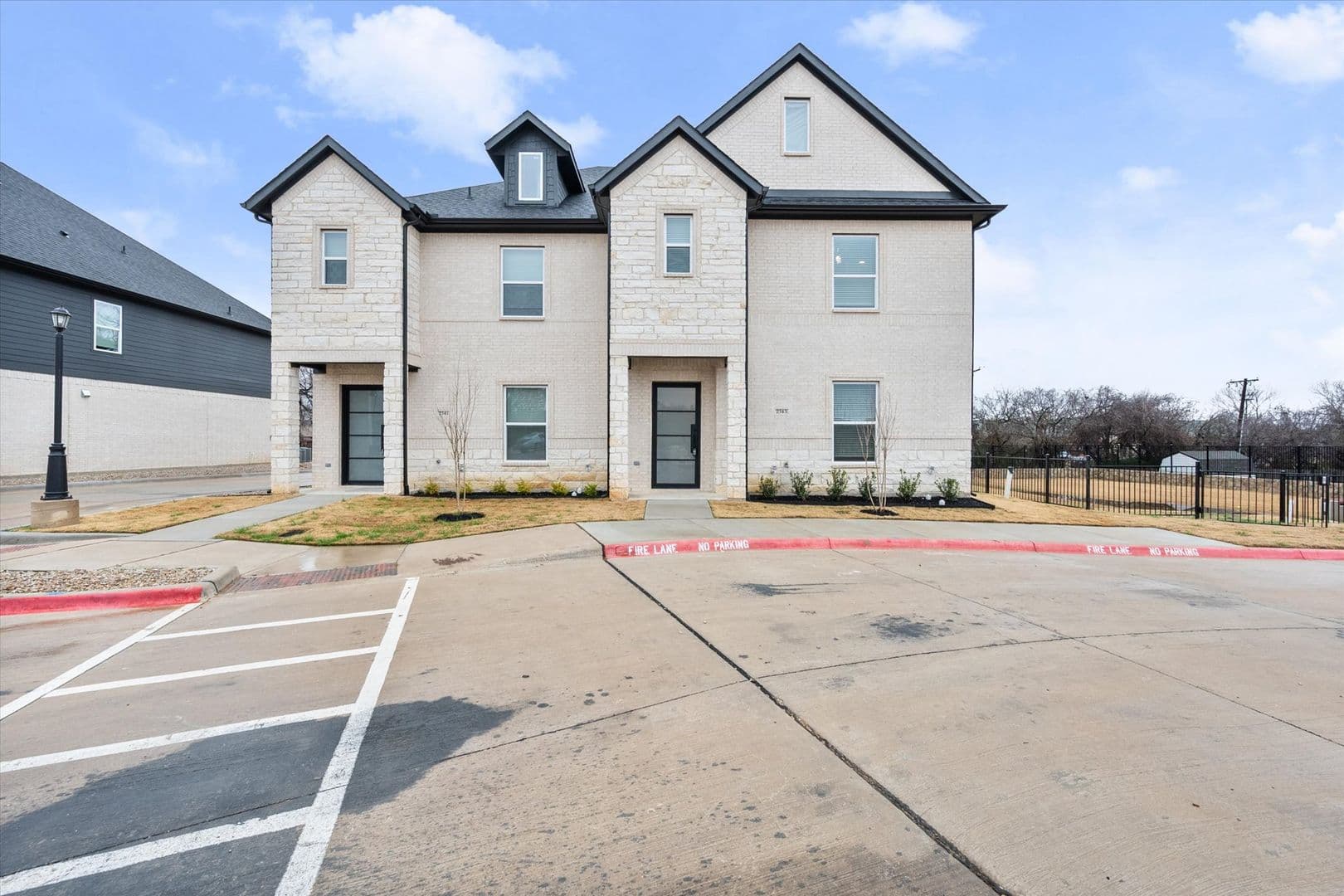 2333 Spring Park Blvd, Arlington, TX 76016 2 of 37