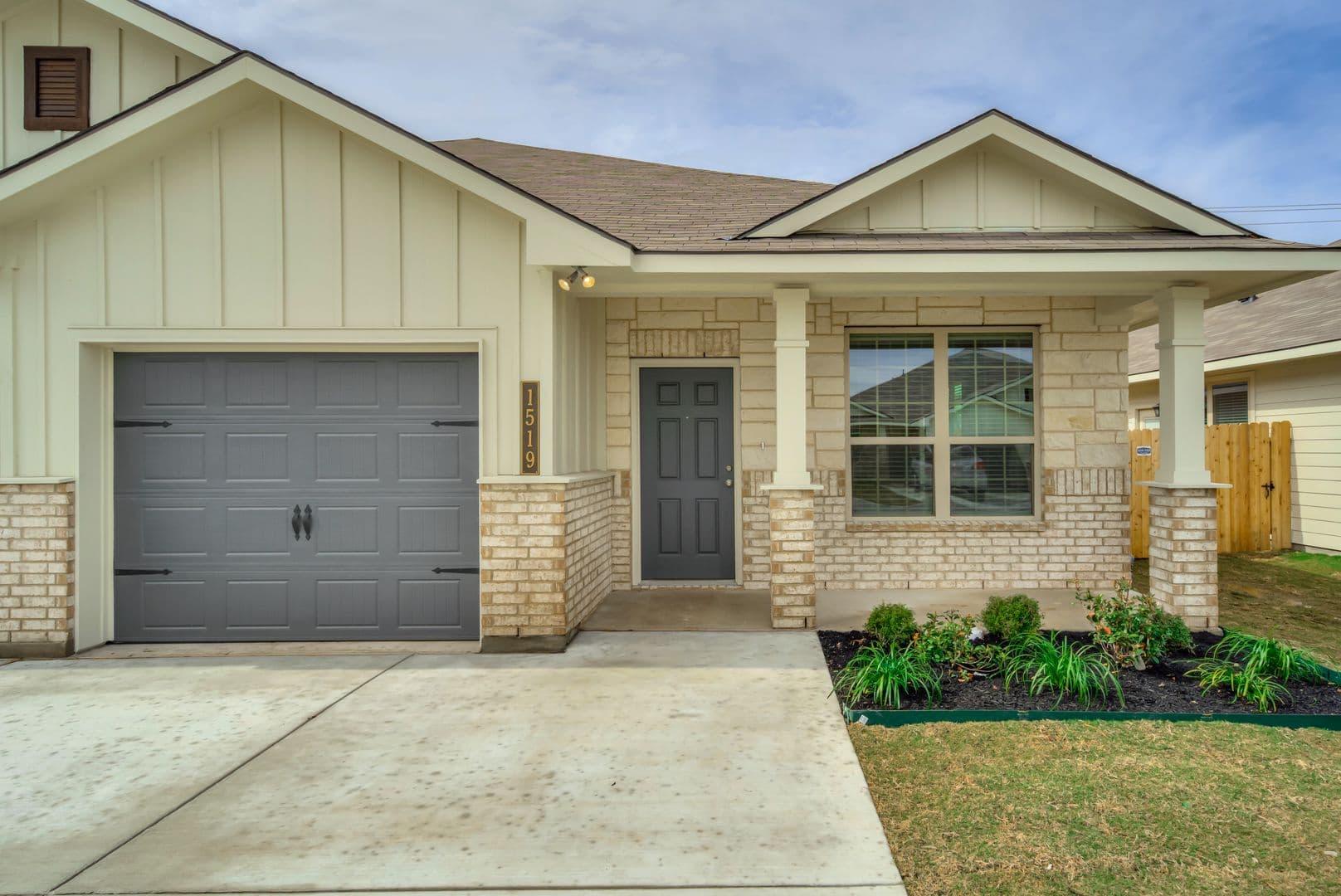 1571 Case Rd - South Pointe 1 of 15