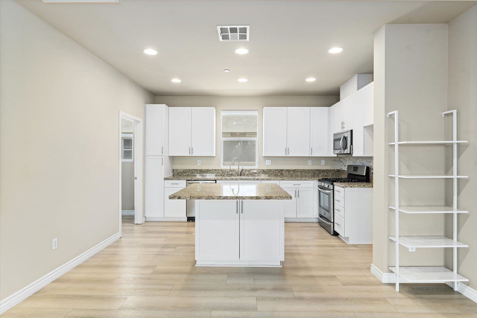 2651 W Lincoln Ave Unit 17, Anaheim, CA 92801 8 of 36