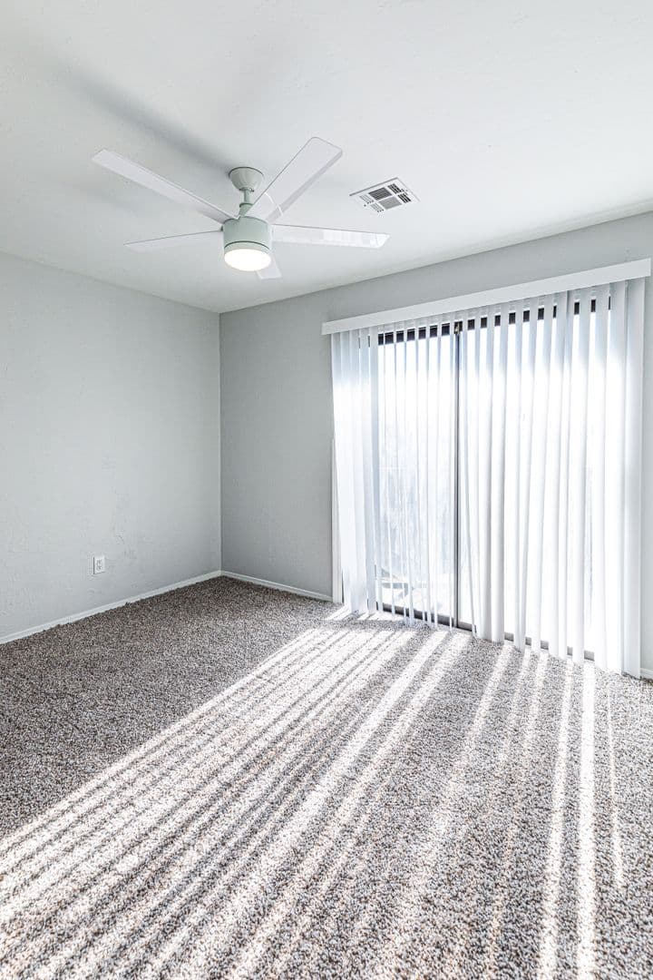 Large Renovated 2Bed 2Bath Apartment 21 of 28