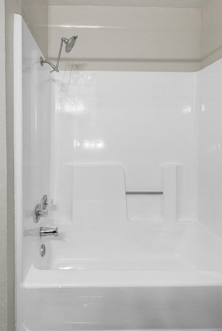 Large Renovated 2Bed 2Bath Apartment 15 of 37