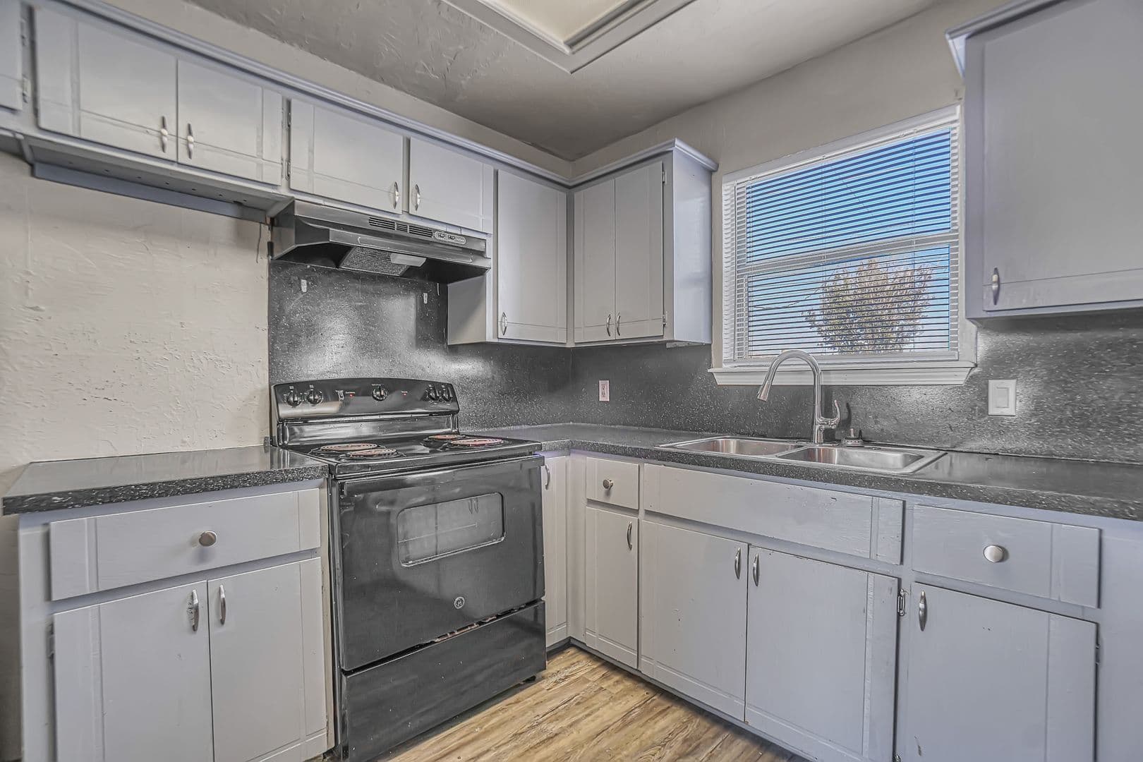 $999 Move In Special - Spacious 3-bedroom townhome for rent! 6 of 19