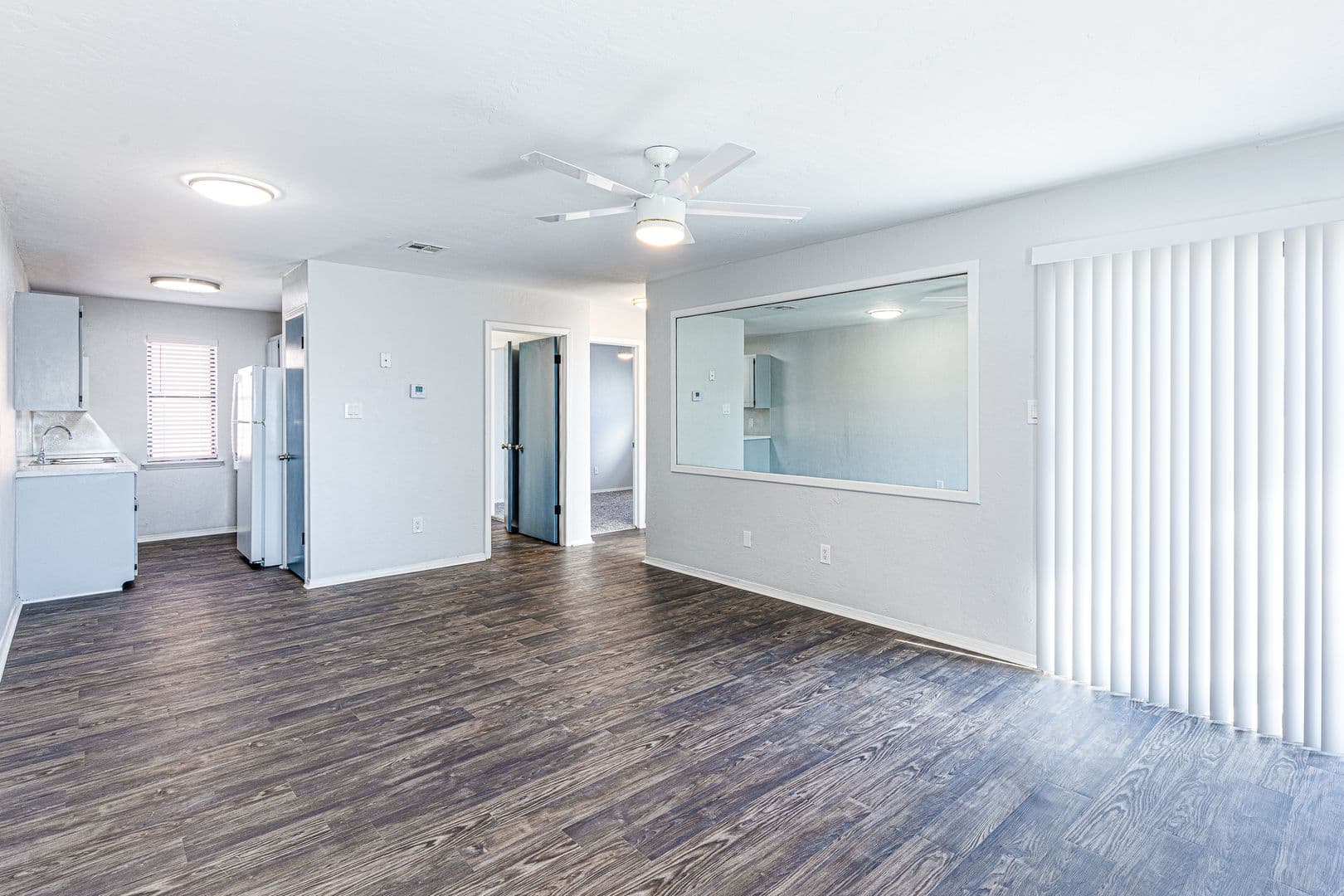 Beautifully Renovated 2bed/2bath Flat 2 of 20