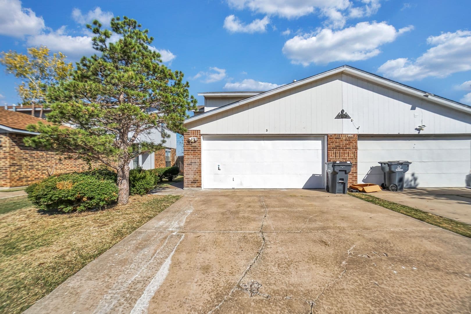 $999 Move In Special - Spacious 3-bedroom townhome for rent! 2 of 19