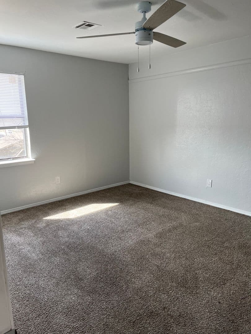 Large Renovated 2Bed 2Bath Apartment 26 of 28