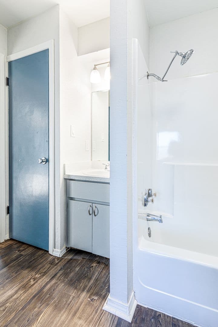 Beautifully Renovated 2bed/2bath Flat 16 of 20