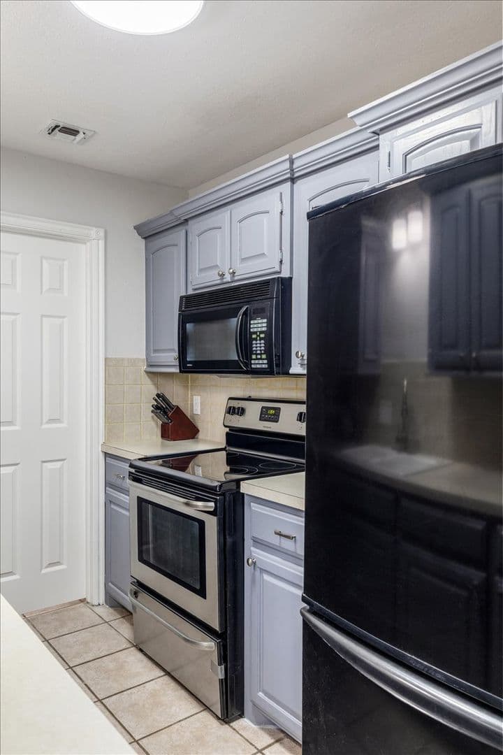 4033 NW Ozmun Ave. 13 of 28