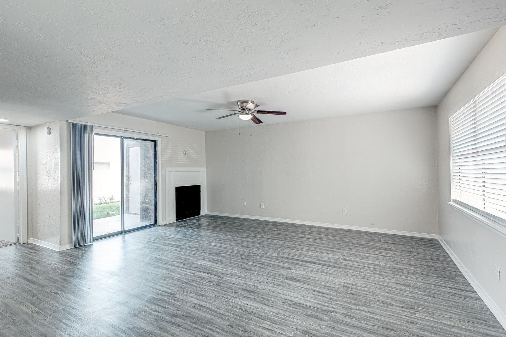 Large Renovated 2Bed 2Bath Apartment 14 of 37