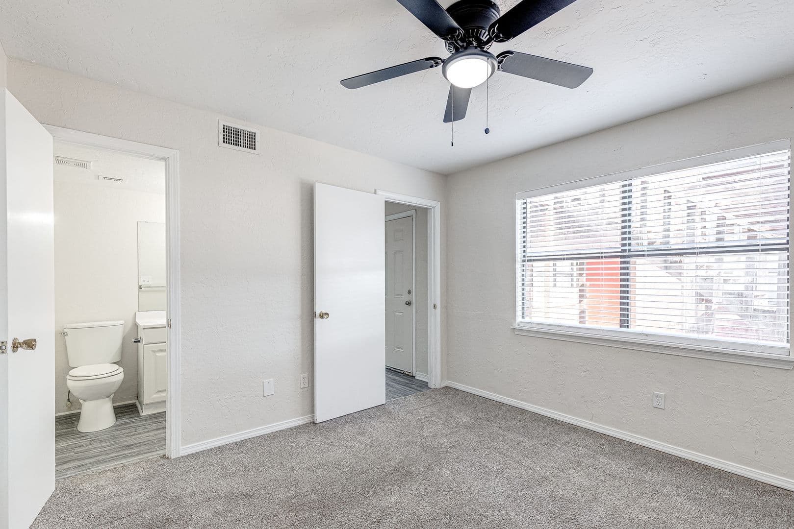 Large Renovated 2Bed 2Bath Apartment 33 of 37