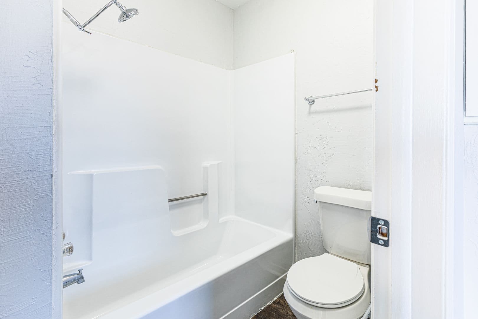 Beautifully Renovated 2bed/2bath Flat 18 of 20