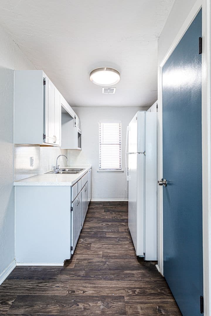 Beautifully Renovated 2bed/2bath Flat 8 of 20