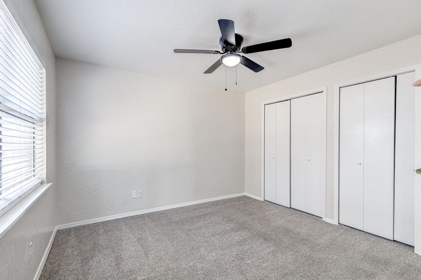 Large Renovated 2Bed 2Bath Apartment 36 of 37