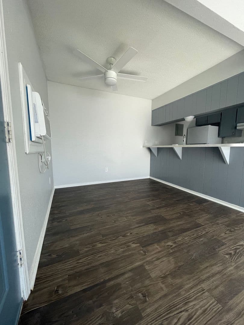 Beautifully Updated 1Bed / 1Bath Apartment Home 2 of 11