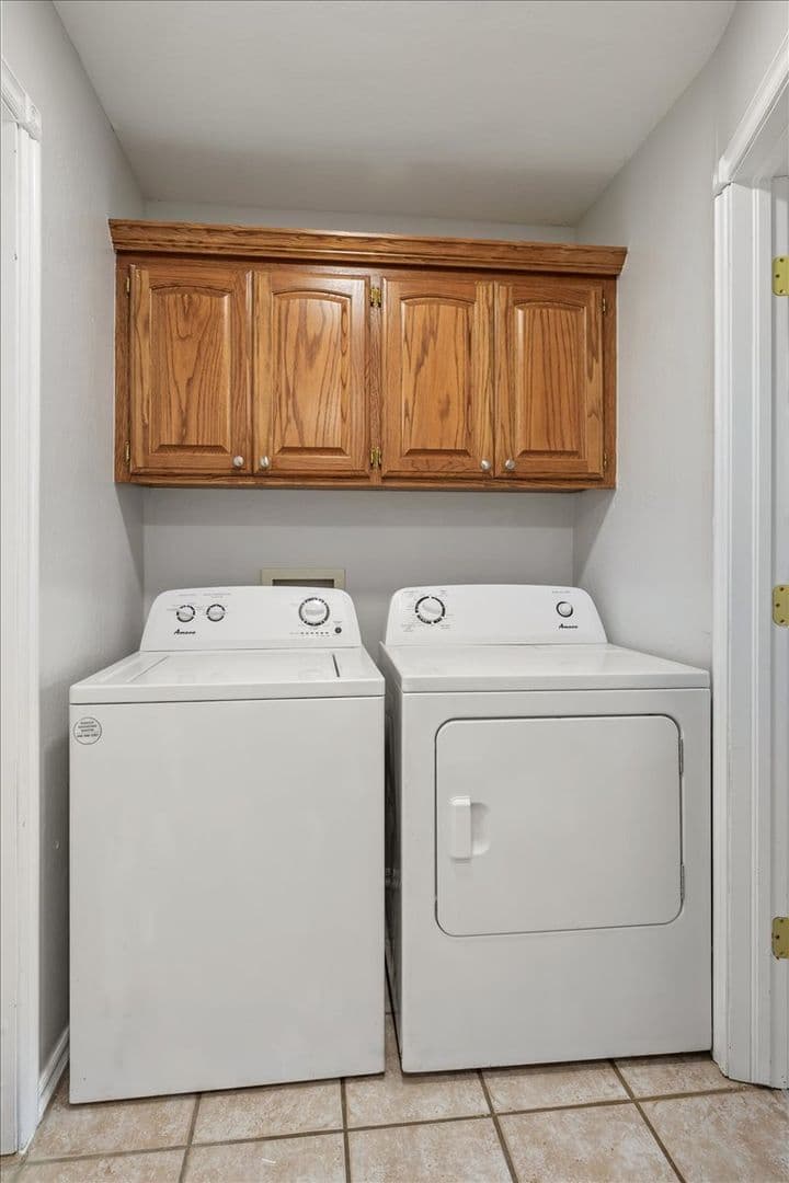 4033 NW Ozmun Ave. 3 of 24