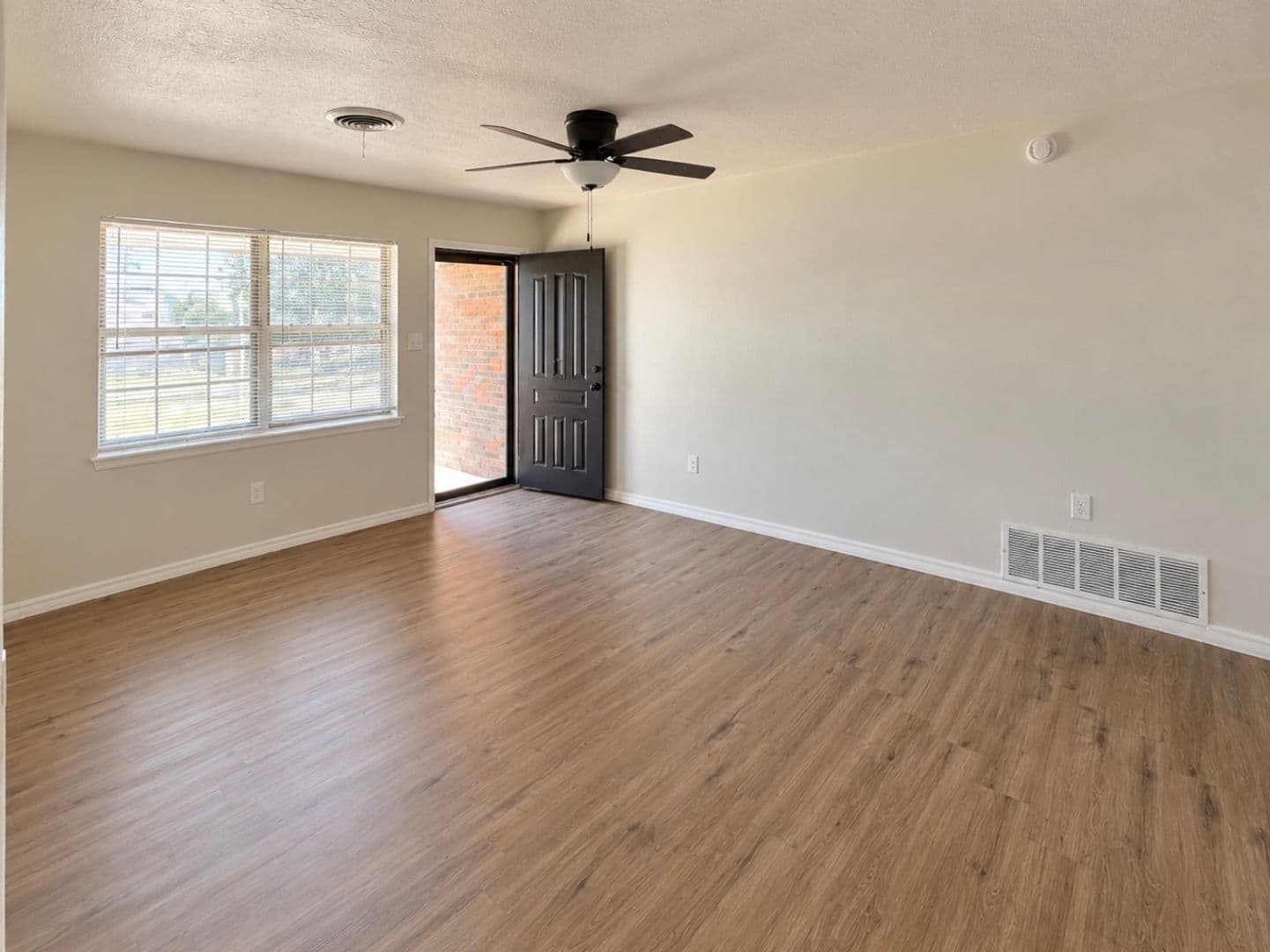 4629 SE Brighton Pl 3 of 15