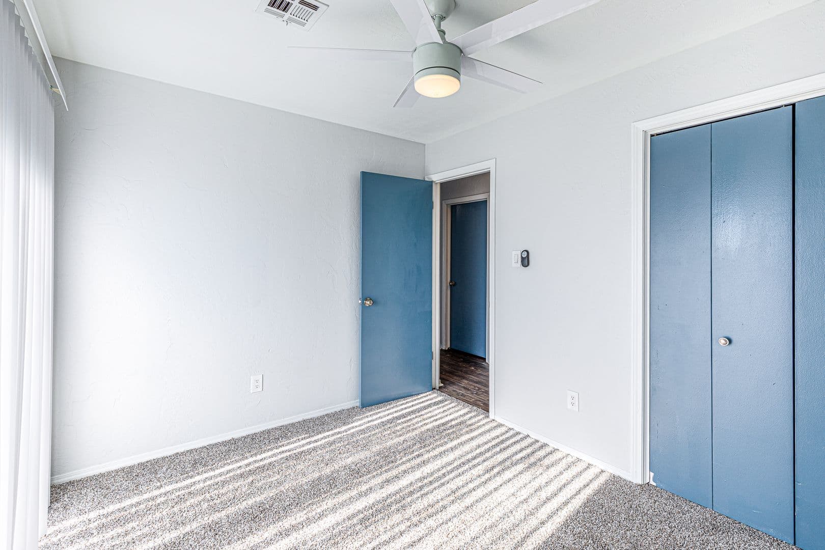 Large Renovated 2Bed 2Bath Apartment 20 of 28