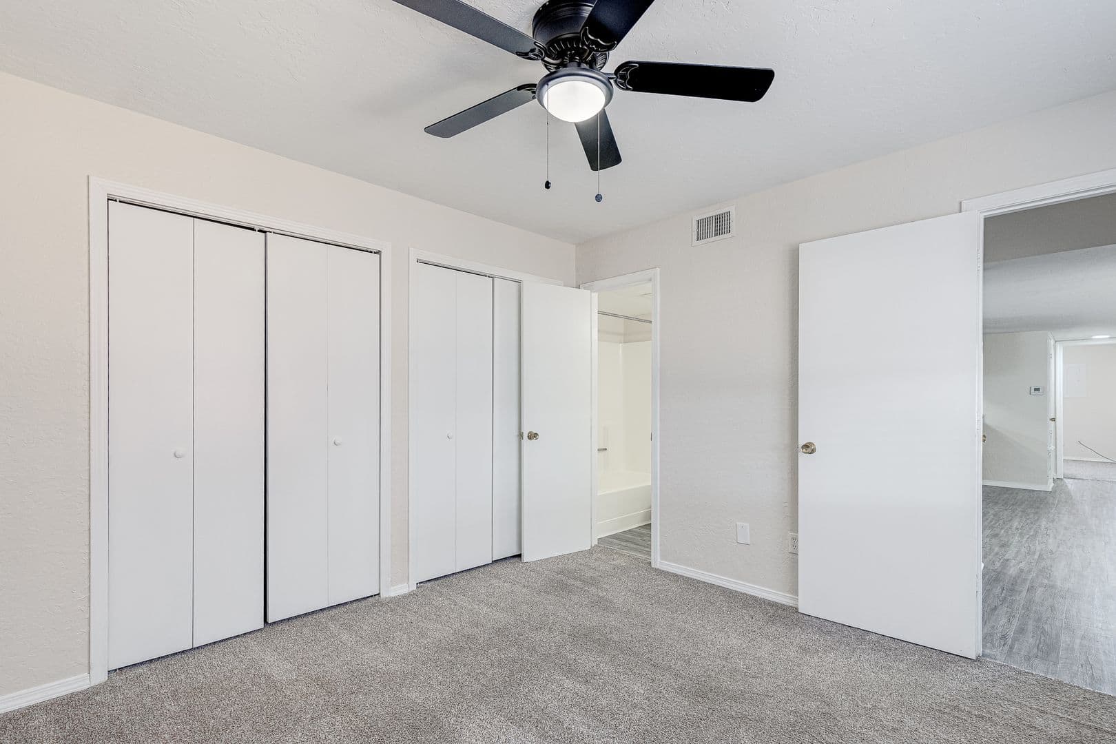 Large Renovated 2Bed 2Bath Apartment 35 of 37