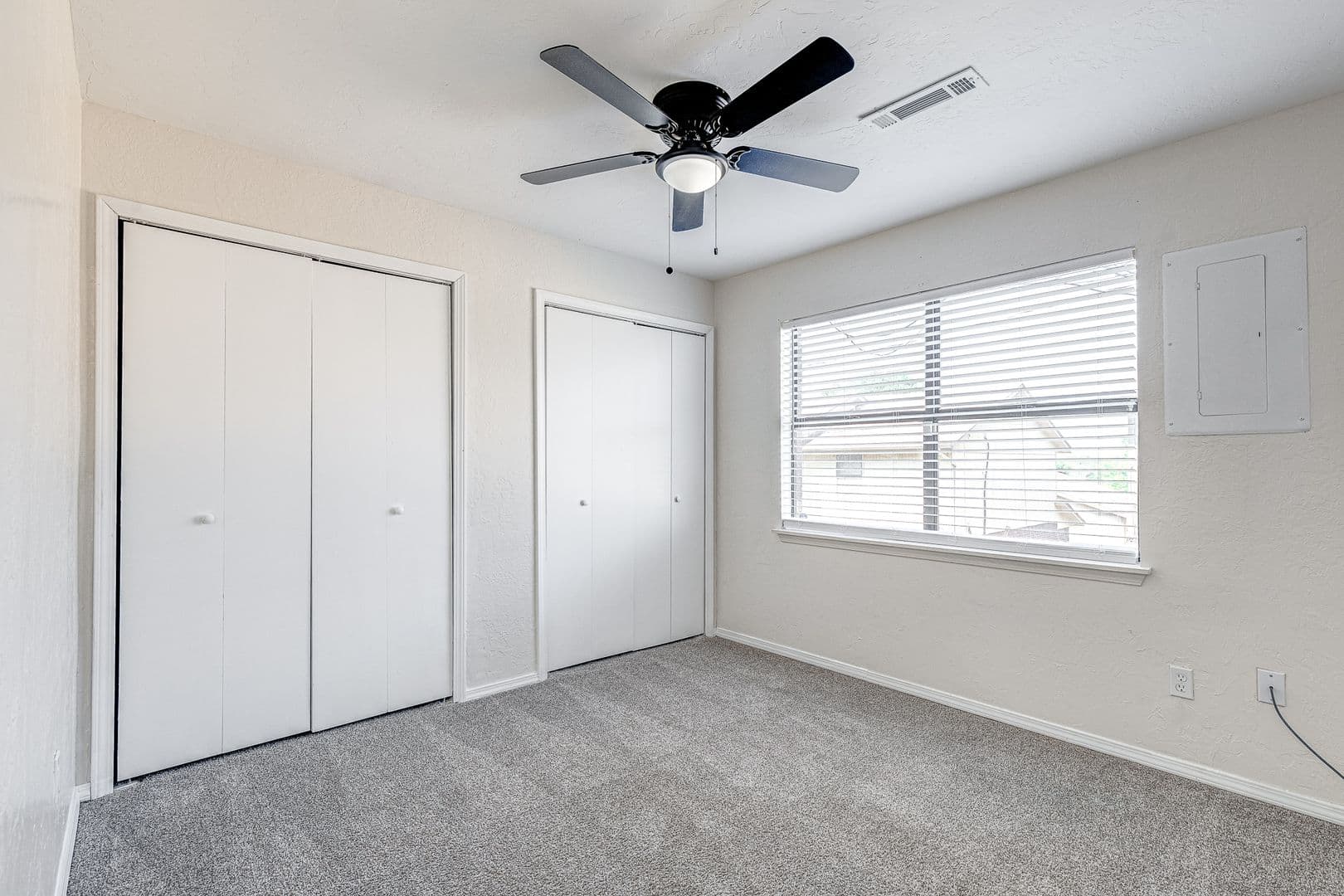 Large Renovated 2Bed 2Bath Apartment 27 of 37