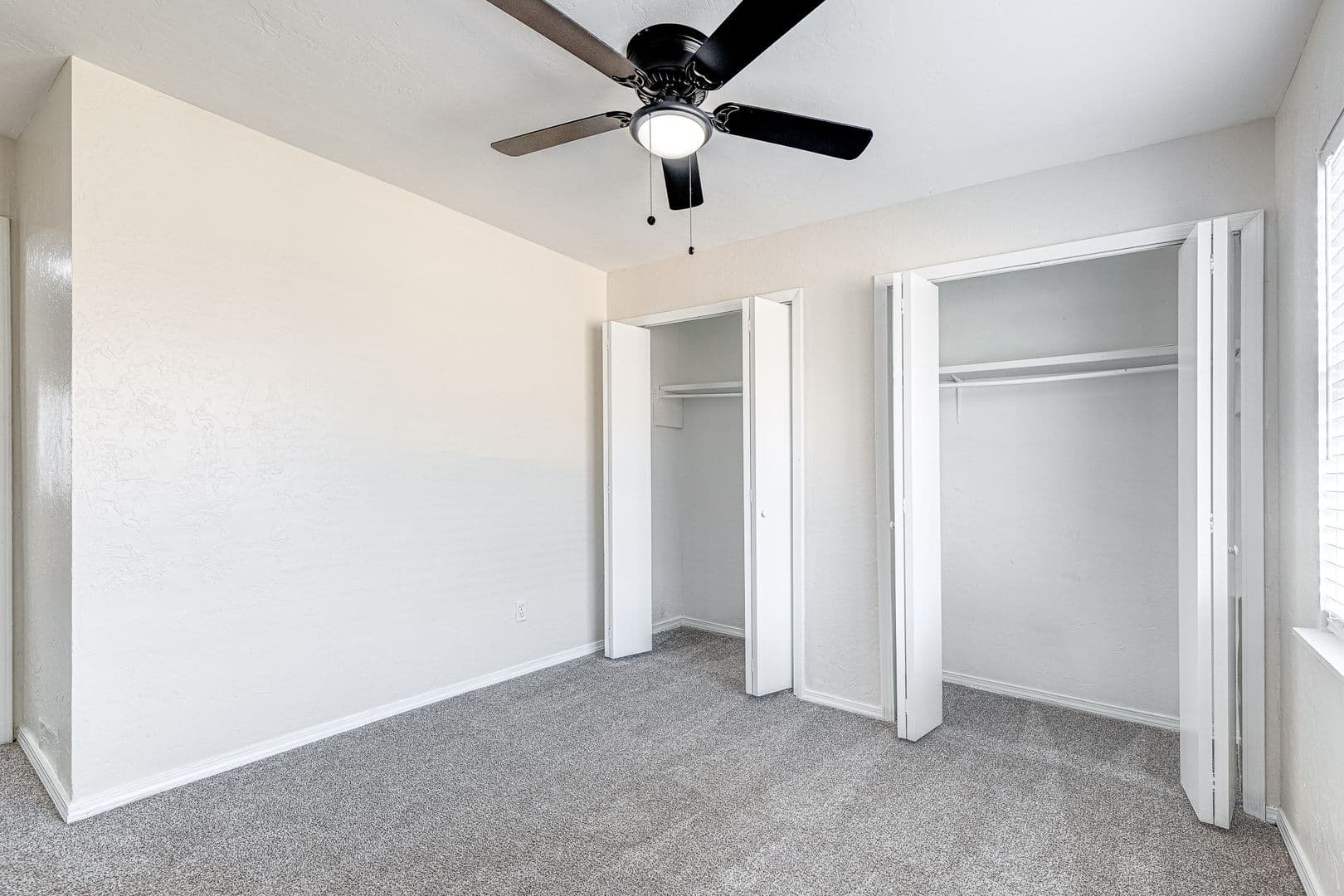 Large Renovated 2Bed 2Bath Apartment 22 of 37