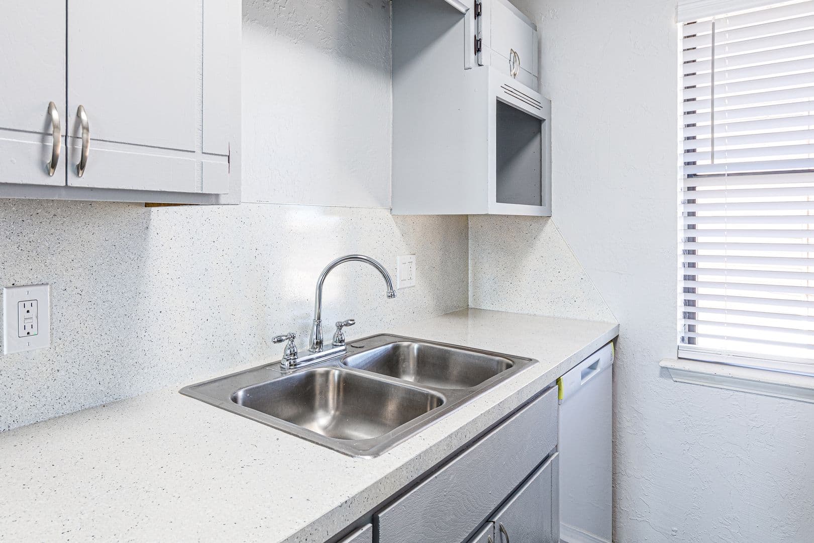 Beautifully Renovated 2bed/2bath Flat 10 of 20