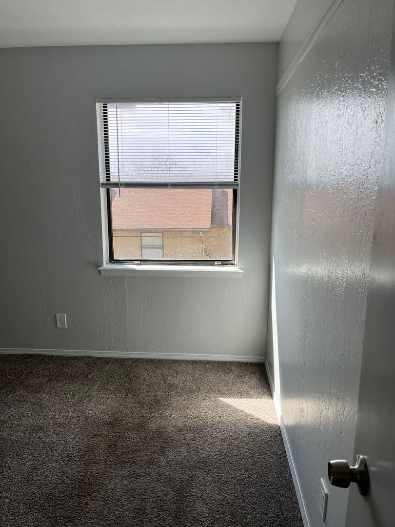 Large Renovated 2Bed 2Bath Apartment 27 of 28