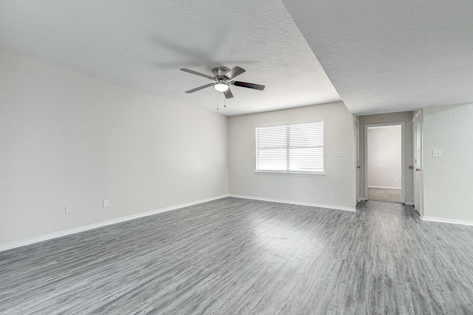 Large Renovated 2Bed 2Bath Apartment 17 of 37