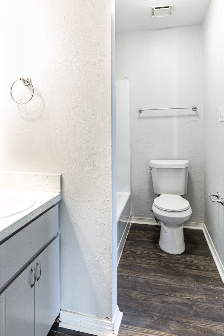 Large Renovated 2Bed 2Bath Apartment 16 of 28