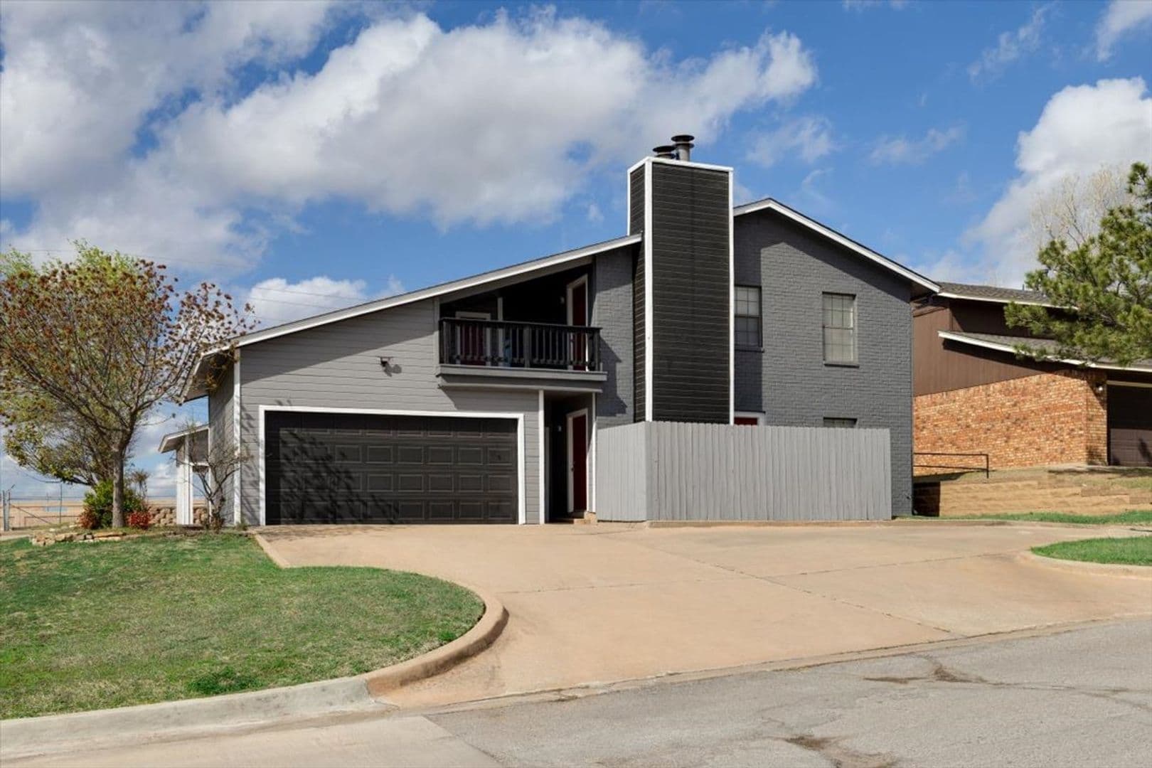 4033 NW Ozmun Ave. 2 of 28